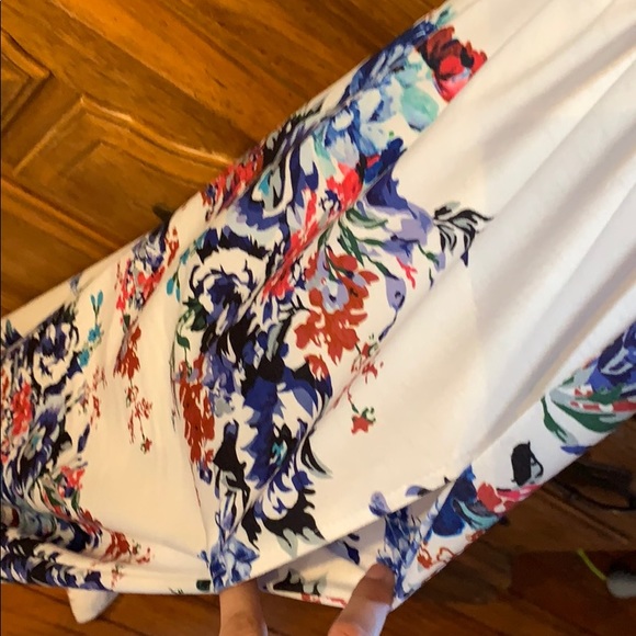 Beautiful Floral Dress - Picture 4 of 4